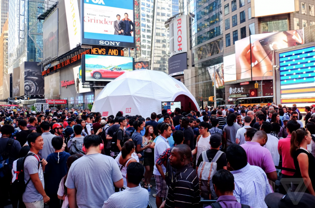 OnePlus 2 pop-up in Times Square
