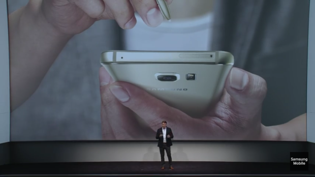 Dual-SIM Samsung Galaxy Note 5 has a microSD slot